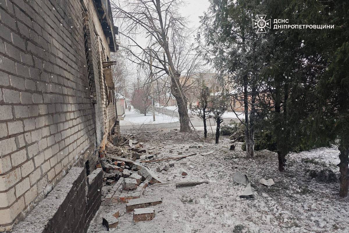 На Дніпропетровщині внаслідок обстрілу пошкоджений підрозділ ДСНС